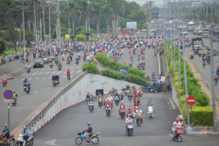 Xuất hiện ca F0 tại Công ty PouYuen, công nhân giãn cách từng nhóm lúc ra về