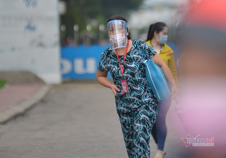 Xuất hiện ca F0 tại Công ty PouYuen, công nhân giãn cách từng nhóm lúc ra về