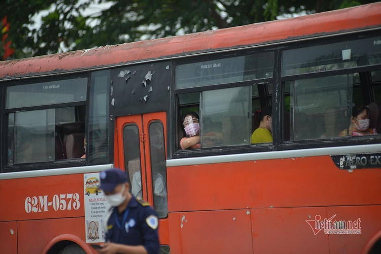 Xuất hiện ca F0 tại Công ty PouYuen, công nhân giãn cách từng nhóm lúc ra về