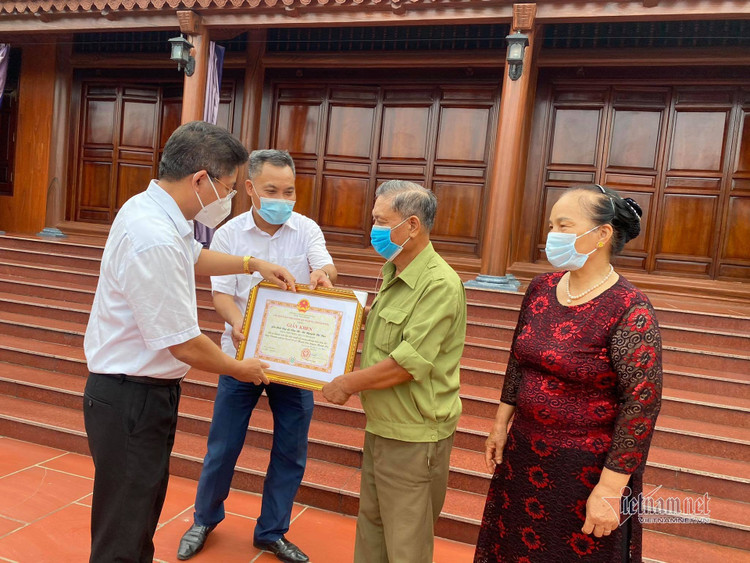 Vợ chồng người thương binh gom 4,5 tỷ đồng dưỡng già tặng quỹ vắc xin