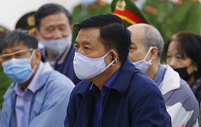 Bị cáo Đinh La Thăng tại toà. Ảnh: TTXVN.