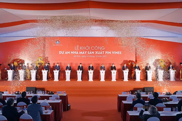 nha-may-san-xuat-pin-vines.jpg