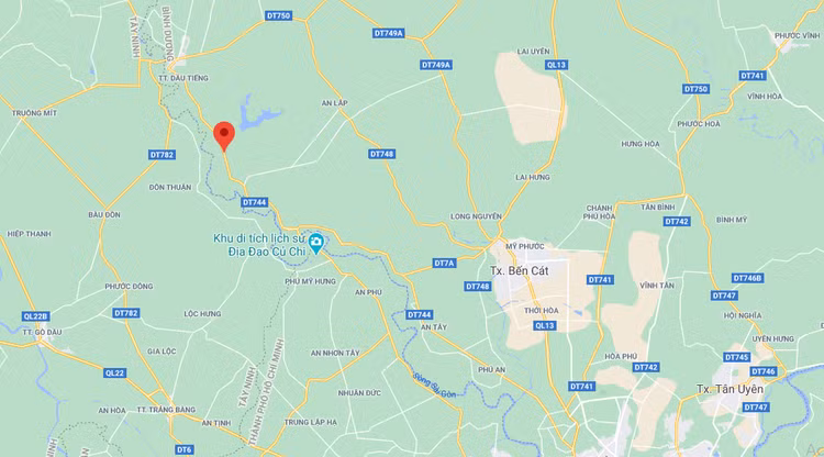 Oto ban tai boc chay sau va cham voi xe may anh 2