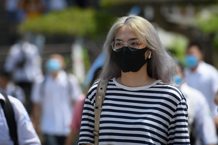 hoc sinh tiep tuc nghi hoc anh 1