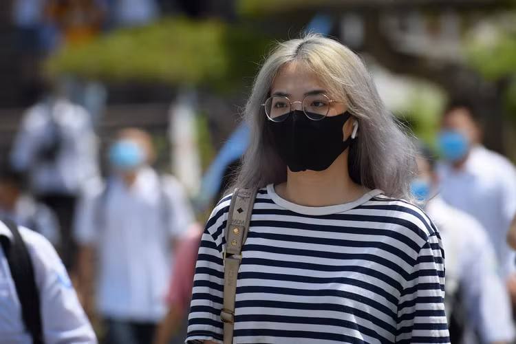 hoc sinh tiep tuc nghi hoc anh 1