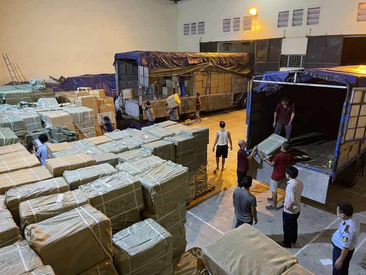 Vụ kho hàng giả khủng của ông chủ Trung Quốc: Chuyển công an khởi tố - 1