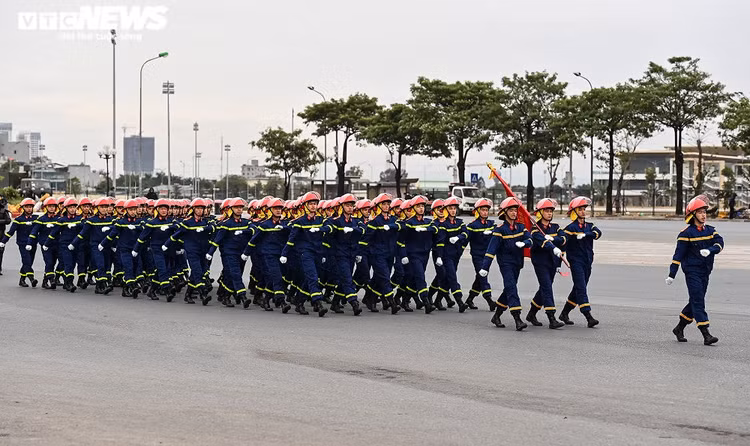 Ảnh: Hơn 6.000 người cùng xe bọc thép xuất quân bảo vệ Đại hội XIII của Đảng - 6