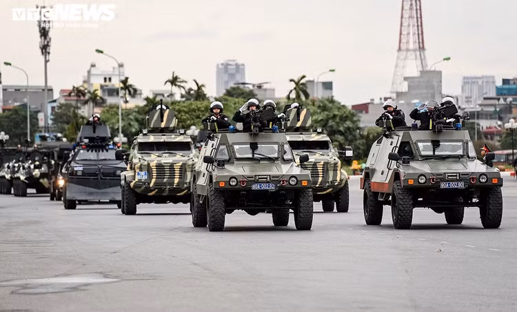 Ảnh: Hơn 6.000 người cùng xe bọc thép xuất quân bảo vệ Đại hội XIII của Đảng - 8