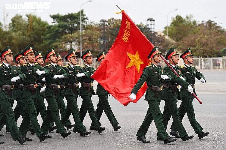 Ảnh: Hơn 6.000 người cùng xe bọc thép xuất quân bảo vệ Đại hội XIII của Đảng - 1