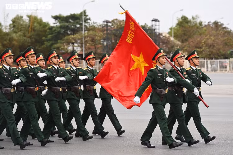 Ảnh: Hơn 6.000 người cùng xe bọc thép xuất quân bảo vệ Đại hội XIII của Đảng - 1