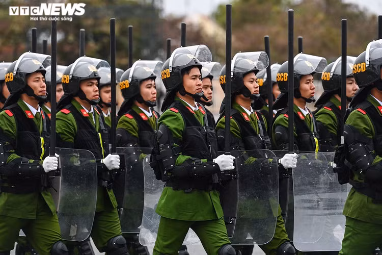 Ảnh: Hơn 6.000 người cùng xe bọc thép xuất quân bảo vệ Đại hội XIII của Đảng - 5