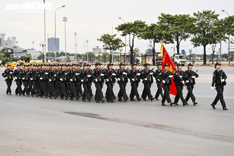 Ảnh: Hơn 6.000 người cùng xe bọc thép xuất quân bảo vệ Đại hội XIII của Đảng - 2