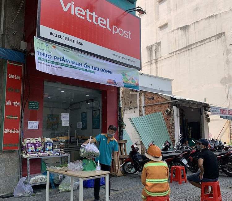 Một bưu cục Viettel Post đã bán thực phẩm tại TP.HCM /// Ảnh:VP