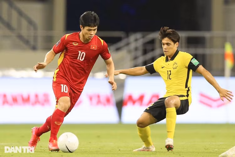 Thắng nghẹt thở Malaysia, đội tuyển Việt Nam giữ vững ngôi đầu bảng - 1