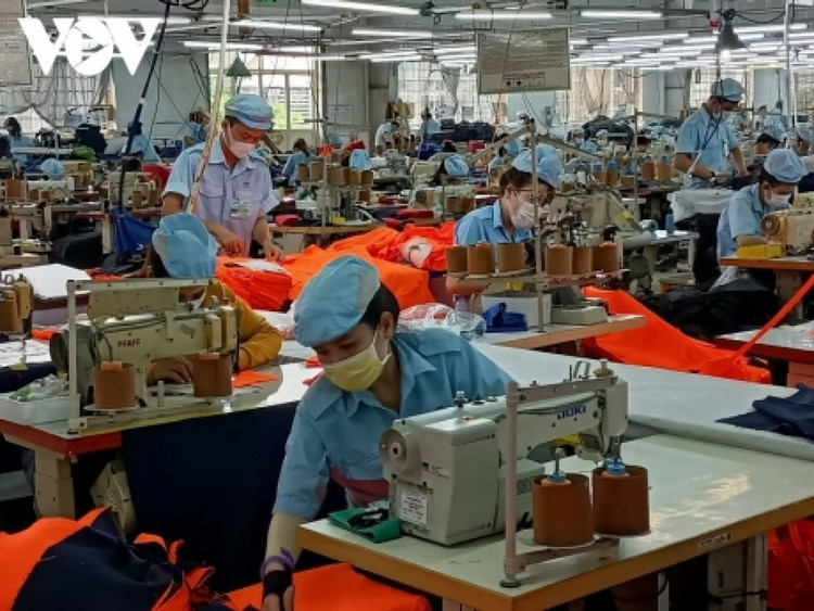 Một dây chuyền sản xuất của công ty may xuất khẩu Phan Thiết