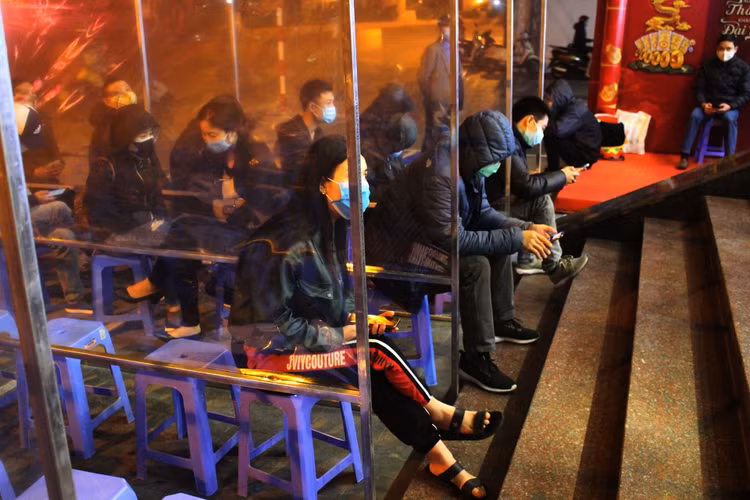 Cảnh tượng lạ lùng ngày vía Thần tài: Nơi đông đúc, chỗ vắng hoe - 1