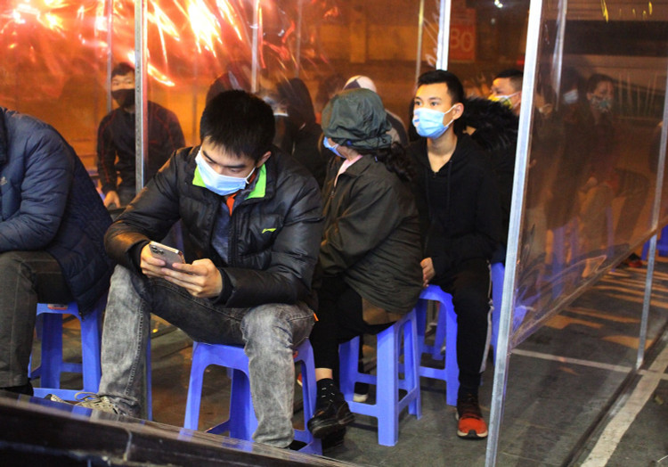 Cảnh tượng lạ lùng ngày vía Thần tài: Nơi đông đúc, chỗ vắng hoe - 2