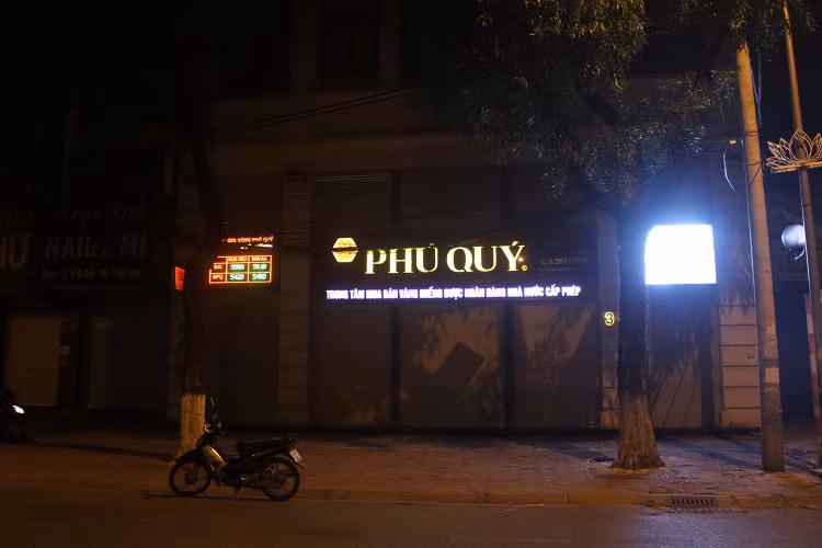 Cảnh tượng lạ lùng ngày vía Thần tài: Nơi đông đúc, chỗ vắng hoe - 5