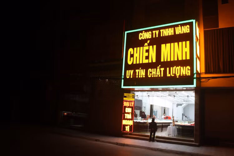 Cảnh tượng lạ lùng ngày vía Thần tài: Nơi đông đúc, chỗ vắng hoe - 6