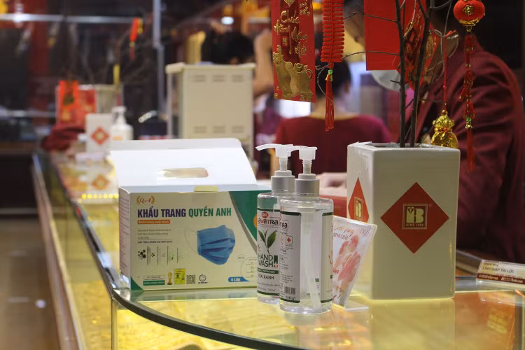 Cảnh tượng lạ lùng ngày vía Thần tài: Nơi đông đúc, chỗ vắng hoe - 4