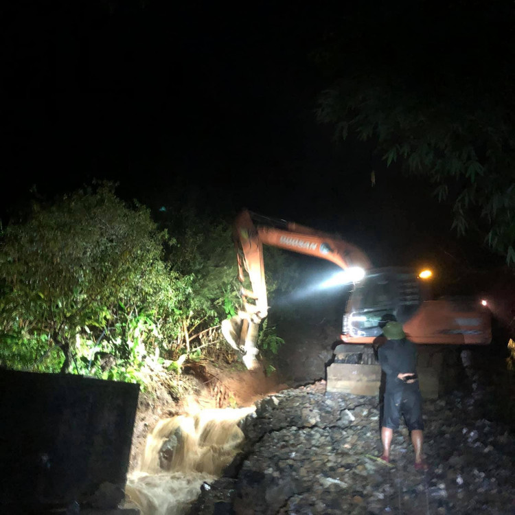 Mưa lớn suốt 24 giờ gây ngập lụt ở huyện cao nhất Nghệ An - 4