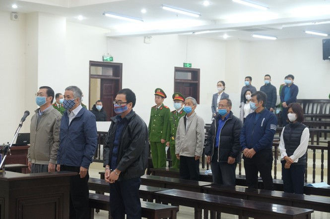 Hoãn phiên xử ông Vũ Huy Hoàng vì vắng mặt 3 bị cáo - ảnh 6