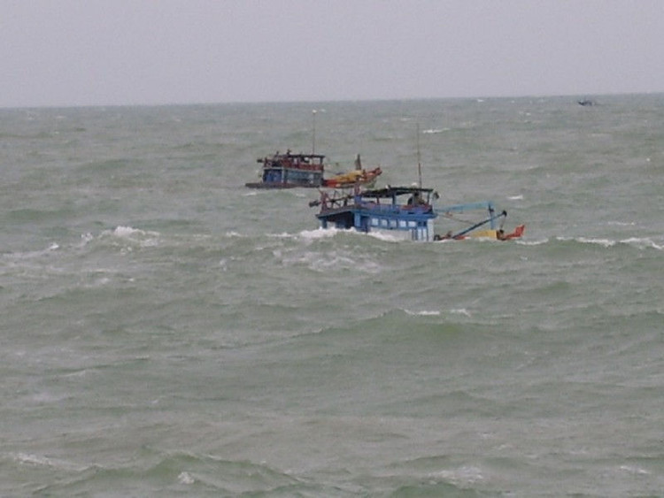 Phát hiện 38 người vượt biển về Việt Nam ăn Tết - ảnh 1