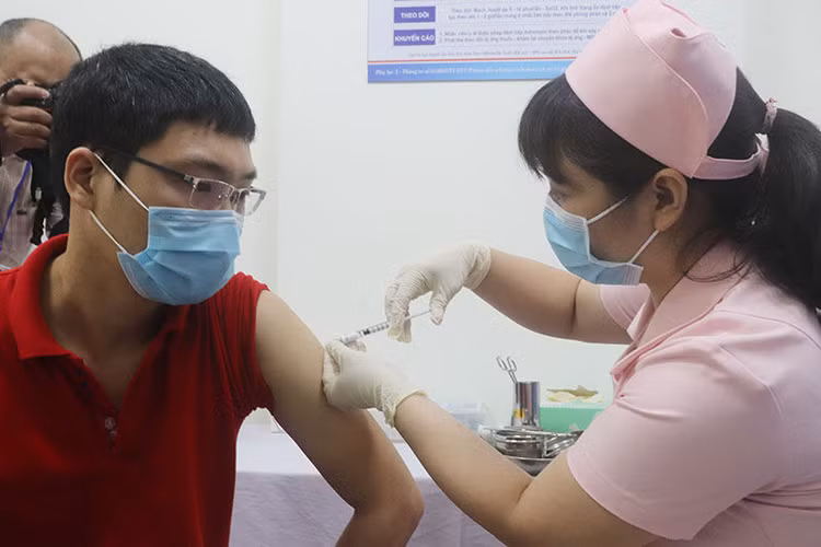 Hình ảnh 6 tình nguyện viên tiêm thử nghiệm vaccine Covivac phòng Covid-19 của Việt Nam ảnh 8