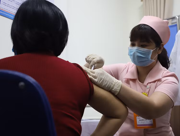 Hình ảnh 6 tình nguyện viên tiêm thử nghiệm vaccine Covivac phòng Covid-19 của Việt Nam ảnh 9