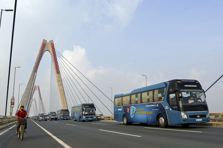 Sinh vien Dai hoc Y Ha Noi chi vien Binh Duong anh 1