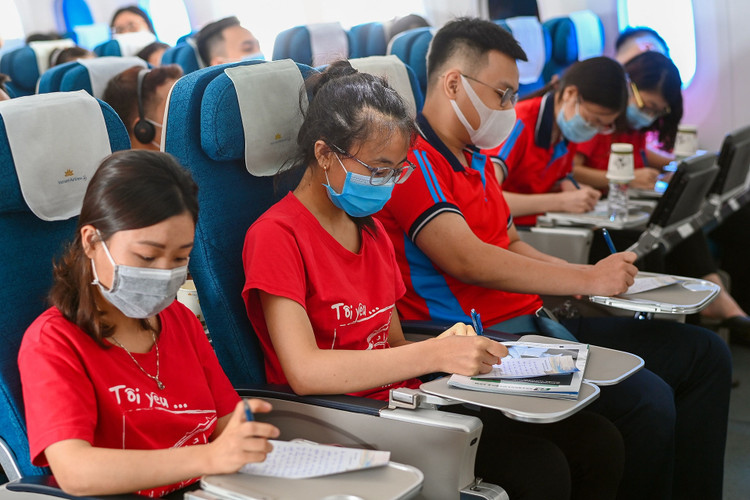 Sinh vien Dai hoc Y Ha Noi chi vien Binh Duong anh 7