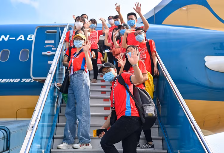 Sinh vien Dai hoc Y Ha Noi chi vien Binh Duong anh 6