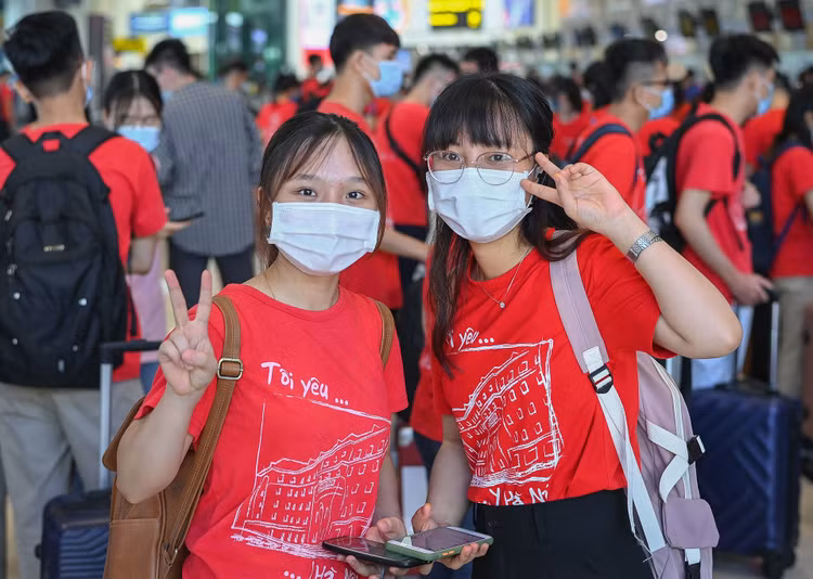 Sinh vien Dai hoc Y Ha Noi chi vien Binh Duong anh 5