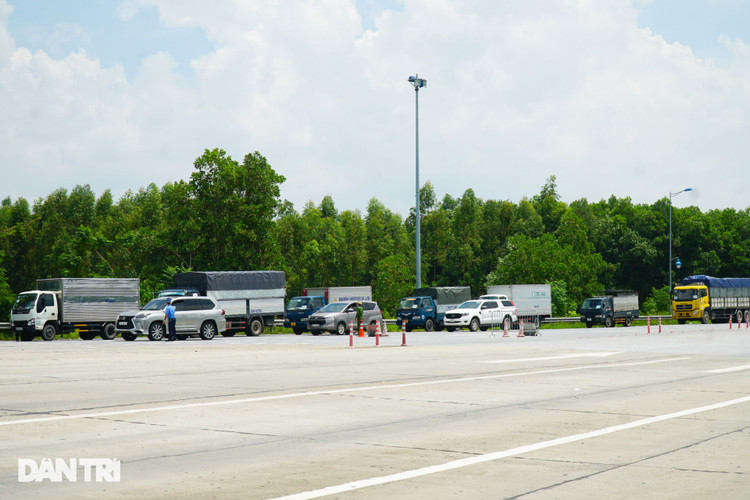 Hà Nội: Trạm thu phí tại vùng 2 hoạt động trở lại sau 45 ngày tạm dừng - 5