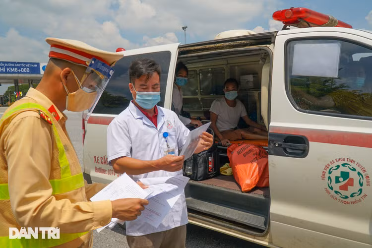 Hà Nội: Trạm thu phí tại vùng 2 hoạt động trở lại sau 45 ngày tạm dừng - 7