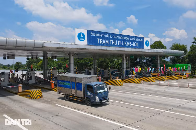 Hà Nội: Trạm thu phí tại vùng 2 hoạt động trở lại sau 45 ngày tạm dừng - 1