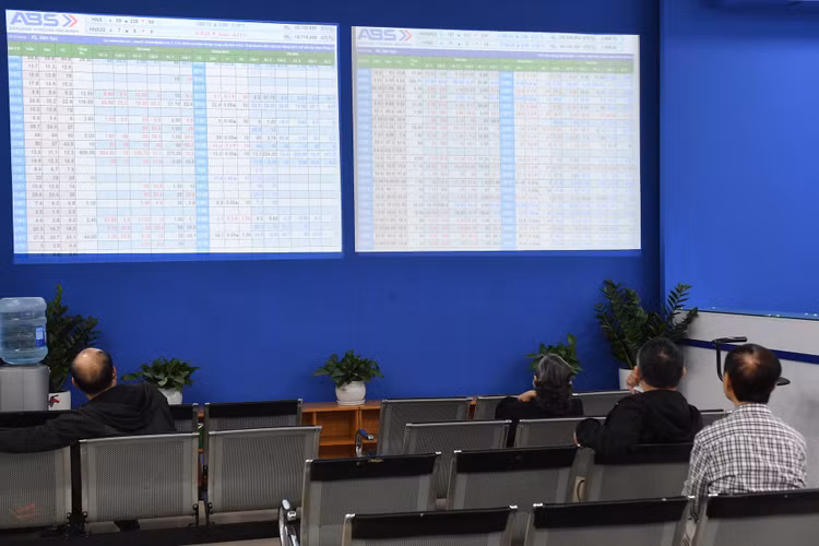 De xuat lap tong cong ty luu ky chung khoan von 2.000 ty dong anh 1