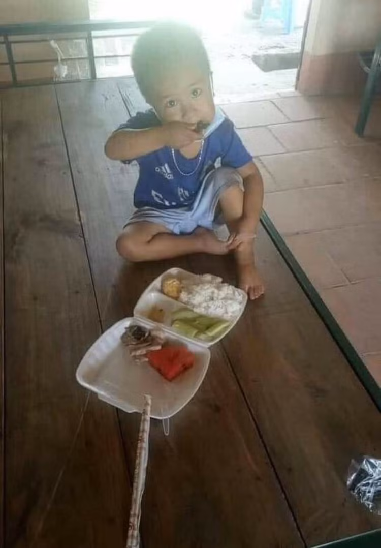 Những hình ảnh trẻ thơ trước đại dịch Covid-19 gây xúc động lòng người - 2