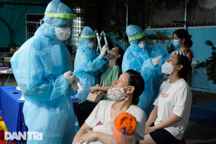 Hai nhân viên Bệnh viện quận Tân Phú dương tính với SARS-CoV-2 - 1