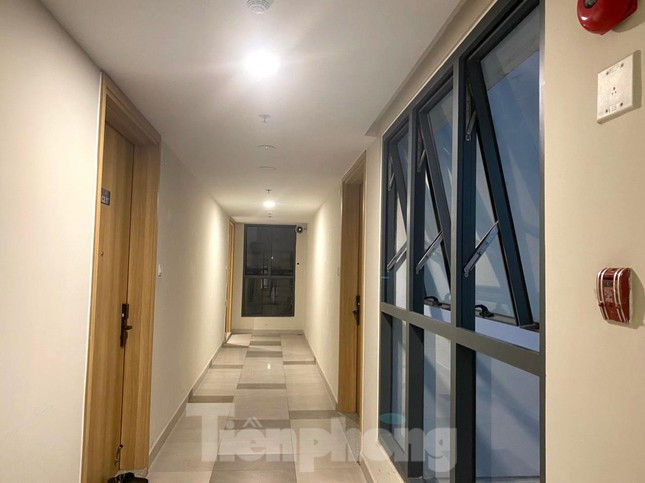 COVID-19 có lây nhiễm theo trục đứng qua đường thông gió ở chung cư? ảnh 1