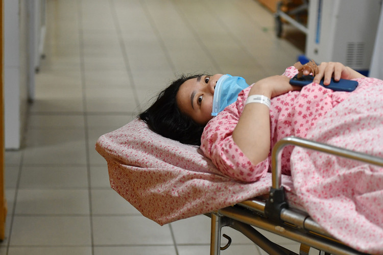 em be dau tien chao doi luc 0h nam Tan Suu anh 13