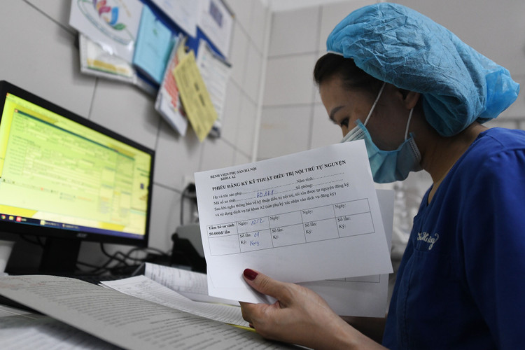 em be dau tien chao doi luc 0h nam Tan Suu anh 6