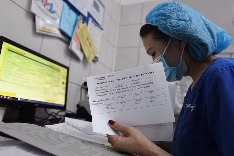 em be dau tien chao doi luc 0h nam Tan Suu anh 6