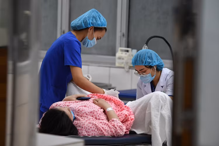 em be dau tien chao doi luc 0h nam Tan Suu anh 3