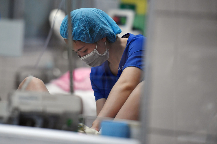 em be dau tien chao doi luc 0h nam Tan Suu anh 1