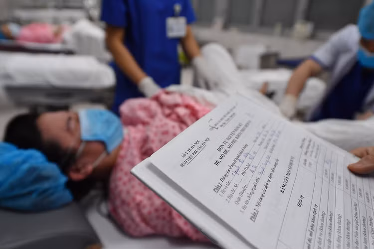 em be dau tien chao doi luc 0h nam Tan Suu anh 2