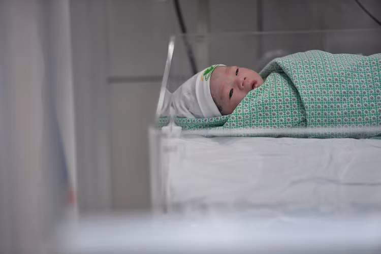 em be dau tien chao doi luc 0h nam Tan Suu anh 12