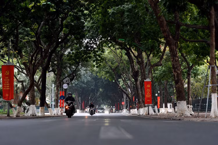 gioi tre dao choi mung 1 Tet anh 1