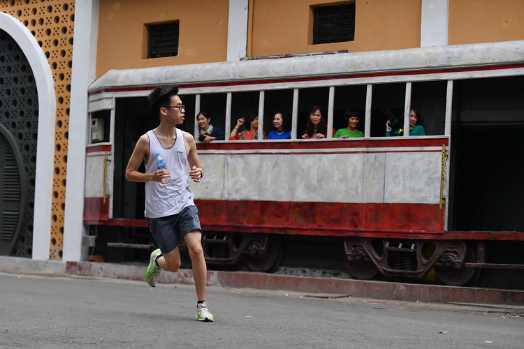 gioi tre dao choi mung 1 Tet anh 9