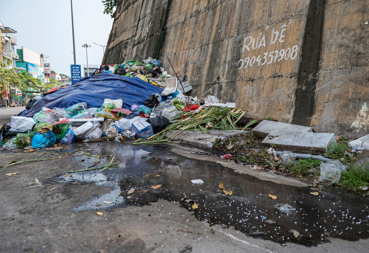 Rac thai bua vay nhieu tuyen pho o Ha Long anh 13